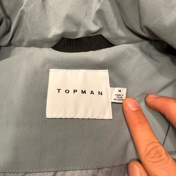 TOPMAN oversized fit puffer vest - Picture 2 of 8